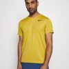 Nike Performance Herren T-Shirt Basic - Tawny/dark Sulfur/heather/black