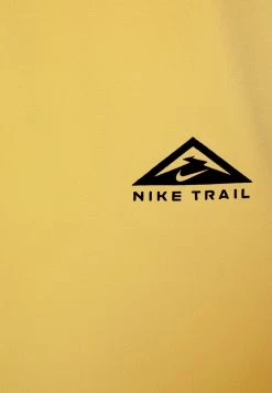 Nike Performance Herren M NK DF TRAIL RISE - T-Shirt Print - Solar Flare/silver -Angebote Nike Store 0255f422531e4104b8f08de804697e16