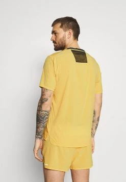 Nike Performance Herren M NK DF TRAIL RISE - T-Shirt Print - Solar Flare/silver -Angebote Nike Store 02a2930b3a3f4dfabe30090ffa0f1fc8