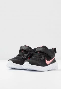 Nike Performance REVOLUTION 5 UNISEX - Laufschuh Neutral - Black/sunset Pulse -Angebote Nike Store 03c3e292140c482f9fa426ad8be68a07