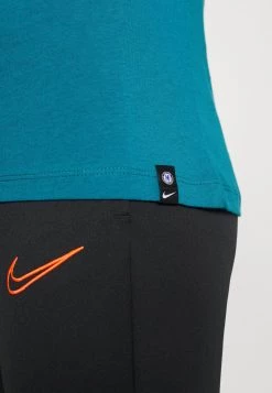 Nike Performance Damen CHELSEA LONDON CLUB TEE - Vereinsmannschaften - Blustery -Angebote Nike Store 0407dcbfabf04fc3ba6b23f46ab715ce