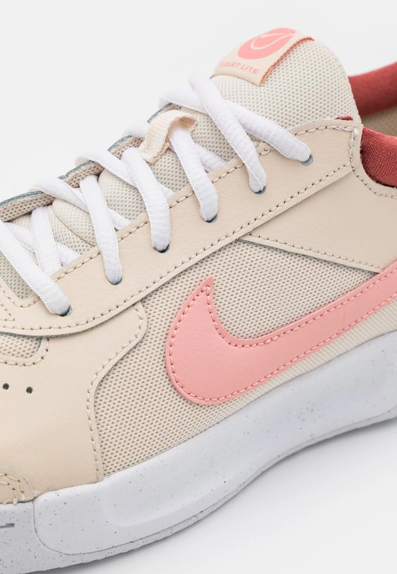 Nike Performance Damen ZOOM COURT LITE 3 - Multicourt Tennisschuh - Pearl White/bleached Coral/white 6 Nike Performance Damen ZOOM COURT LITE 3 - Multicourt Tennisschuh - Pearl White/bleached Coral/white – Bild 6