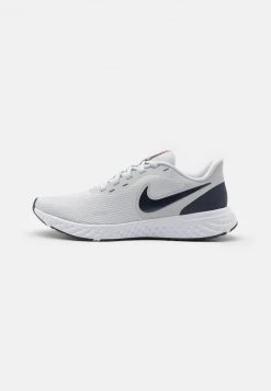 Nike Performance Herren REVOLUTION 5 - Laufschuh Neutral - Pure Platinum/thunder Blue/chile Red/white
