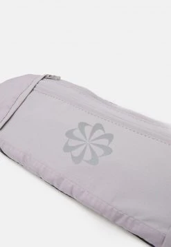 Nike Performance CHALLENGER WAIST PACK SMALL UNISEX - Gürteltasche - Silver Lilac/black/silver 7 Nike Performance CHALLENGER WAIST PACK SMALL UNISEX - Gürteltasche - Silver Lilac/black/silver -Angebote Nike Store 0652eb46dacf41cb9fb7b57d8835caf8