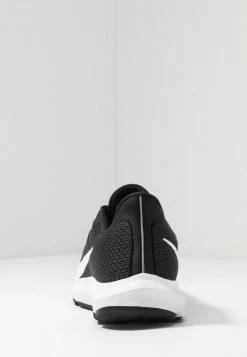 Nike Performance Herren QUEST 2 - Laufschuh Neutral - Black/white -Angebote Nike Store 0675724efd01401ab07000bee25bc374