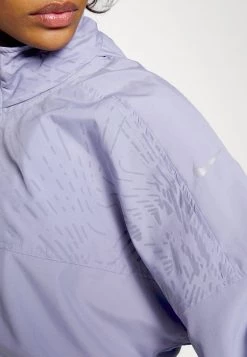 Nike Performance Damen RUN REFLECTIVE - Laufjacke - Indigo Haze/cave Purple -Angebote Nike Store 070884e876694501adfd13da556eb13f