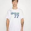 Nike Performance NBA LUKA DONCIC DALLAS MAVERICKS MOMENTS MIXTAPES NAME AND NUMBER - Vereinsmannschaften - White | Herren