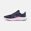 Nike Performance QUEST 4 - Laufschuh Neutral - Blackened Blue/rush Pink/ash Green/white | Damen