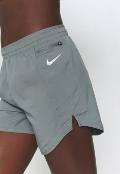 Nike Performance Damen TEMPO LUXE SHORT - Kurze Sporthose - Smoke Grey/silver -Angebote Nike Store 0d75777256e14975baa70fe4474e324c