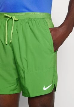 Nike Performance Herren STRIDE - Kurze Sporthose - Chlorophyll/vivid Green/reflective Silver -Angebote Nike Store 0ef12d566e6d4a98a1b6b9688c510374