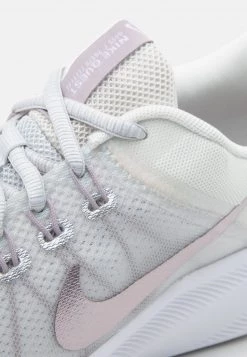 Nike Performance QUEST 4 PRM - Laufschuh Neutral - Photon Dust/amethyst Ash/phantom/metallic Luster/white | Damen -Angebote Nike Store 0fd63ef6ce95415688ea014737f76184