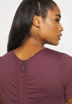 Nike Performance Damen RUN - T-Shirt Basic - Dark Wine/black/reflective Silver -Angebote Nike Store 105999b5c1b24477ab6505262fad0b70