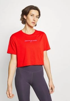 Nike Performance Damen CROP YOGA - T-Shirt Print - Chile Red