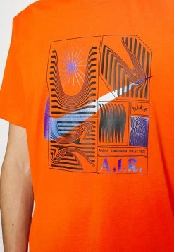 Nike Performance TEE YOGA - T-Shirt Print - Rush Orange | Herren -Angebote Nike Store 11402a11614046c194d91f86cf06be57