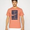 Nike Performance Herren TEE COURT - T-Shirt Print - Madder Root
