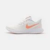 Nike Performance Damen SCHUHE REVOLUTION 5 - Laufschuh Neutral - Summit White/crimson Bliss/orange Pearl/white