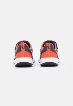 Nike Performance REVOLUTION 5 UNISEX - Laufschuh Neutral - Midnight Navy/white/orange -Angebote Nike Store 14a141b346014940b91b5fac5f43724d