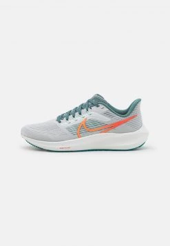 Nike Performance Herren AIR ZOOM PEGASUS 39 - Laufschuh Neutral - Pure Platinum/total Orange/mineral Slate/bright Spruce/mint Foam/team Orange