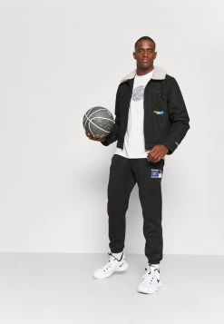 Nike Performance Herren LEBRON JAMES PROTECT - Trainingsjacke - Black/pearl White -Angebote Nike Store 15cc27df206d4d35a2626158cb5e6195