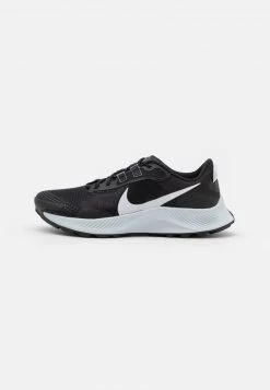 Nike Performance Herren PEGASUS TRAIL 3 - Laufschuh Trail - Black/pure Platinum/dark Smoke Grey