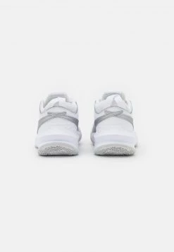 Nike Performance TEAM HUSTLE 10 UNISEX - Basketballschuh - White/metallic Silver/volt/photon Dust 8 Nike Performance TEAM HUSTLE 10 UNISEX - Basketballschuh - White/metallic Silver/volt/photon Dust -Angebote Nike Store 172aebe092e84cce9526a3e0546235c2