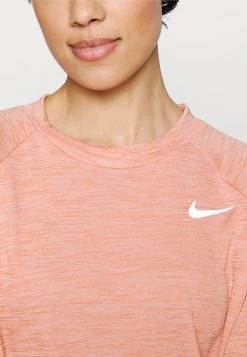 Nike Performance PACER CREW - Langarmshirt - Madder Root | Damen 11 Nike Performance PACER CREW - Langarmshirt - Madder Root | Damen -Angebote Nike Store 184d5c925b7d48fb85919c7d7868ce40