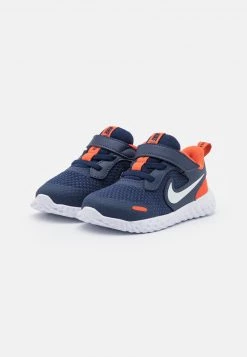 Nike Performance REVOLUTION 5 UNISEX - Laufschuh Neutral - Midnight Navy/white/orange -Angebote Nike Store 191e9d506dac4f1db388a3b077a4c6a1