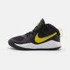 Nike Performance TEAM HUSTLE 9 UNISEX - Basketballschuh - Black/high Voltage/light Smoke Grey