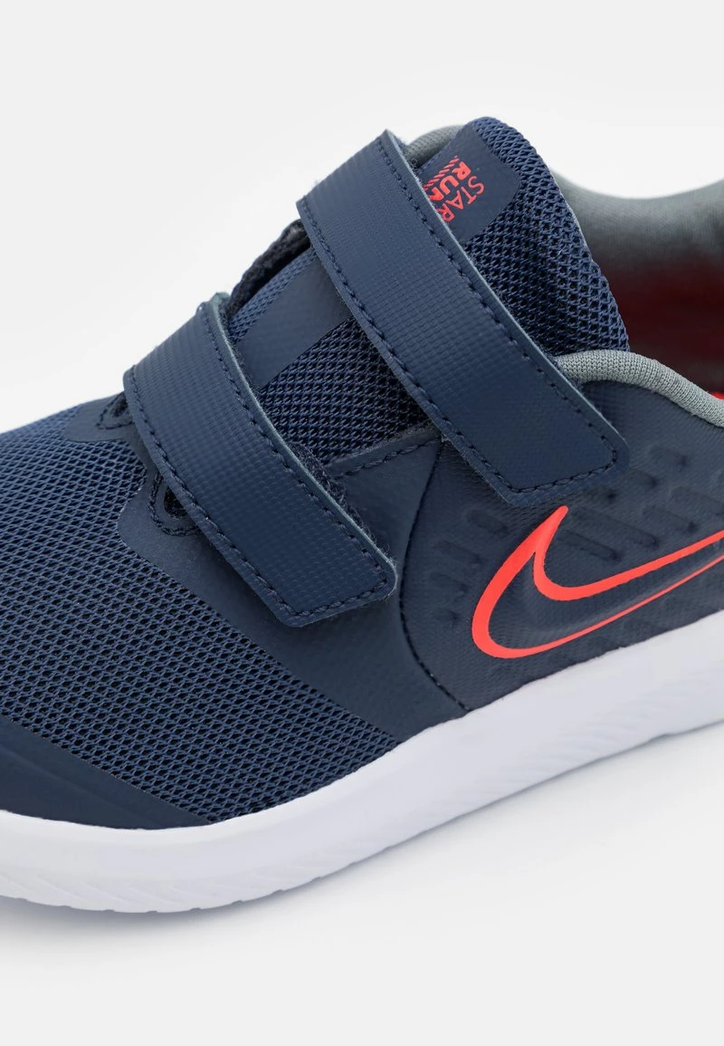Nike Performance STAR RUNNER 2 UNISEX - Laufschuh Neutral - Midnight Navy/bright Crimson/smoke Grey | Kinder 6 Nike Performance STAR RUNNER 2 UNISEX - Laufschuh Neutral - Midnight Navy/bright Crimson/smoke Grey | Kinder – Bild 6