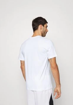 Nike Performance Herren TEE - T-Shirt Print - White 7 Nike Performance Herren TEE - T-Shirt Print - White -Angebote Nike Store 1c4dfd003d894726a20eb6905da2e879