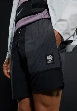 Nike Performance Herren Kurze Sporthose - Black/anthracite 10 Nike Performance Herren Kurze Sporthose - Black/anthracite -Angebote Nike Store 1c6da6958d6e4100af4343fb4cc68f7f