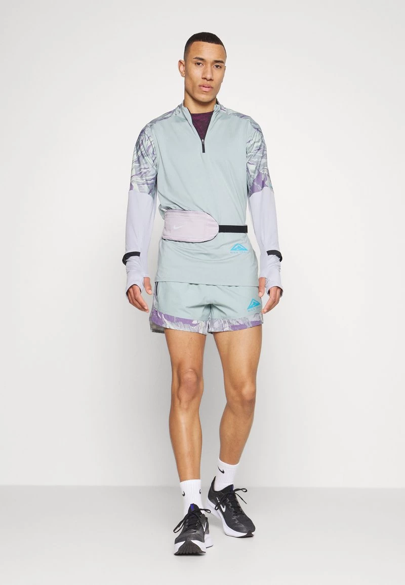 Nike Performance Herren TRAIL - Kurze Sporthose - Dusty Sage/cool Grey/laser Blue 6 Nike Performance Herren TRAIL - Kurze Sporthose - Dusty Sage/cool Grey/laser Blue – Bild 6