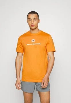 Nike Performance Herren TEE HERITAGE - Sport T-shirt - Light Curry