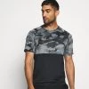 Nike Performance SLIM CAMO - T-Shirt Print - Black/grey Fog | Herren