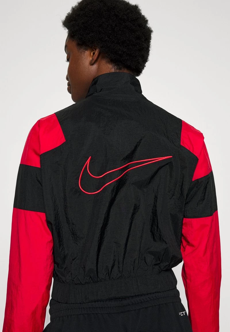 Nike Performance Damen NBA CHICAGO BULLS LIGHTWEIGTH COURSTSIDE JACKET - Trainingsjacke - Black/university Red 6 Nike Performance Damen NBA CHICAGO BULLS LIGHTWEIGTH COURSTSIDE JACKET - Trainingsjacke - Black/university Red – Bild 6