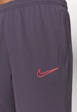 Nike Performance ACADEMY PANT - Jogginghose - Dark Raisin/siren Red | Damen -Angebote Nike Store 1fa4221538f74faca52a9d8d15e4d461