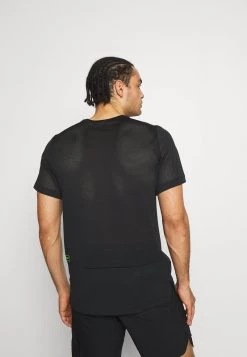 Nike Performance Herren M NK SS SC - T-Shirt Print - Black/green Abyss 9 Nike Performance Herren M NK SS SC - T-Shirt Print - Black/green Abyss -Angebote Nike Store 1fba8d15a97744958ace946b15e1b3f1