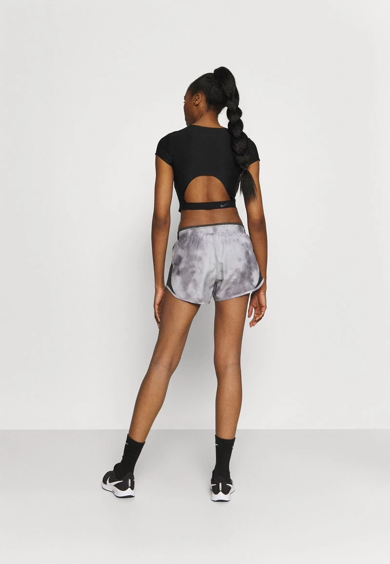 Nike Performance ICON CLASH 10K SHORT - Kurze Sporthose - Light Smoke Grey/dark Smoke Grey | Damen 3 Nike Performance ICON CLASH 10K SHORT - Kurze Sporthose - Light Smoke Grey/dark Smoke Grey | Damen – Bild 3