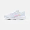 Nike Performance DOWNSHIFTER 11 SE UNISEX - Laufschuh Neutral - Football Grey/multicolor/white/crimson Tint
