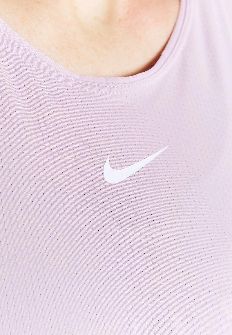 Nike Performance Damen TANK ALL OVER - Sport T-shirt - Iced Lilac/white 4 Nike Performance Damen TANK ALL OVER - Sport T-shirt - Iced Lilac/white – Bild 4