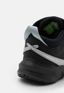 Nike Performance TEAM HUSTLE 10 UNISEX - Basketballschuh - Black/metallic Silver/volt/white -Angebote Nike Store 25b6958123bc46859e9a135eeb183c0e