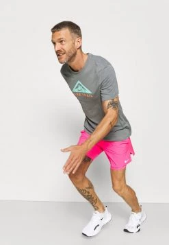 Nike Performance Herren TEE TRAIL - T-Shirt Print - Smoke Grey -Angebote Nike Store 271d6d86805e4e5ab74d350d7dc02f90