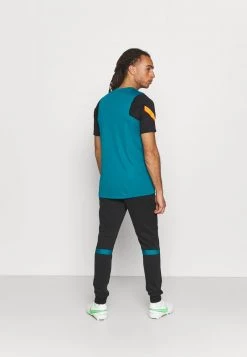 Nike Performance Herren CHELSEA LONDON TRAVEL - Vereinsmannschaften - Black/hyper Crimson -Angebote Nike Store 27a43c3108914a7c8115e6f331ebeb63