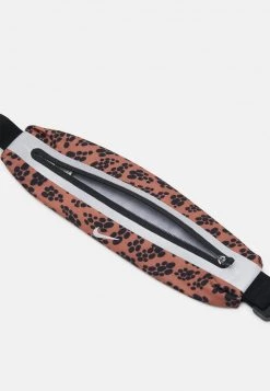 Nike Performance SLIM WAIST PACK 3.0 UNISEX - Gürteltasche - Mineral Clay/black/silver -Angebote Nike Store 2829bfc80c6e44a49a0653a992cc5a01