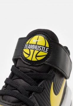 Nike Performance TEAM HUSTLE 9 UNISEX - Basketballschuh - Black/high Voltage/light Smoke Grey -Angebote Nike Store 282e4eb2cb2a4d0f9aca00b05483a55e