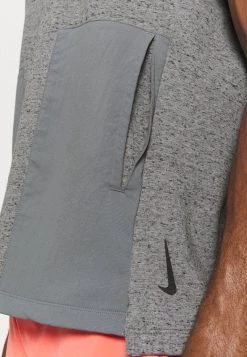 Nike Performance Herren Sport T-shirt - Dark Grey Heather/iron Grey/smoke Grey -Angebote Nike Store 293201b23ca344bcbef2a888805b2aa7