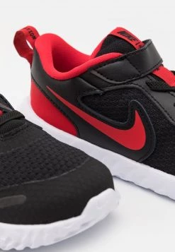 Nike Performance REVOLUTION 5 UNISEX - Laufschuh Neutral - Black/university Red/white -Angebote Nike Store 2bc984128ec7478a9ef9230b253bdc1a