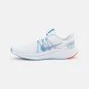 Nike Performance Herren QUEST 4 - Laufschuh Neutral - White/multicolor/pure Platinum/imperial Blue/bright Crimson