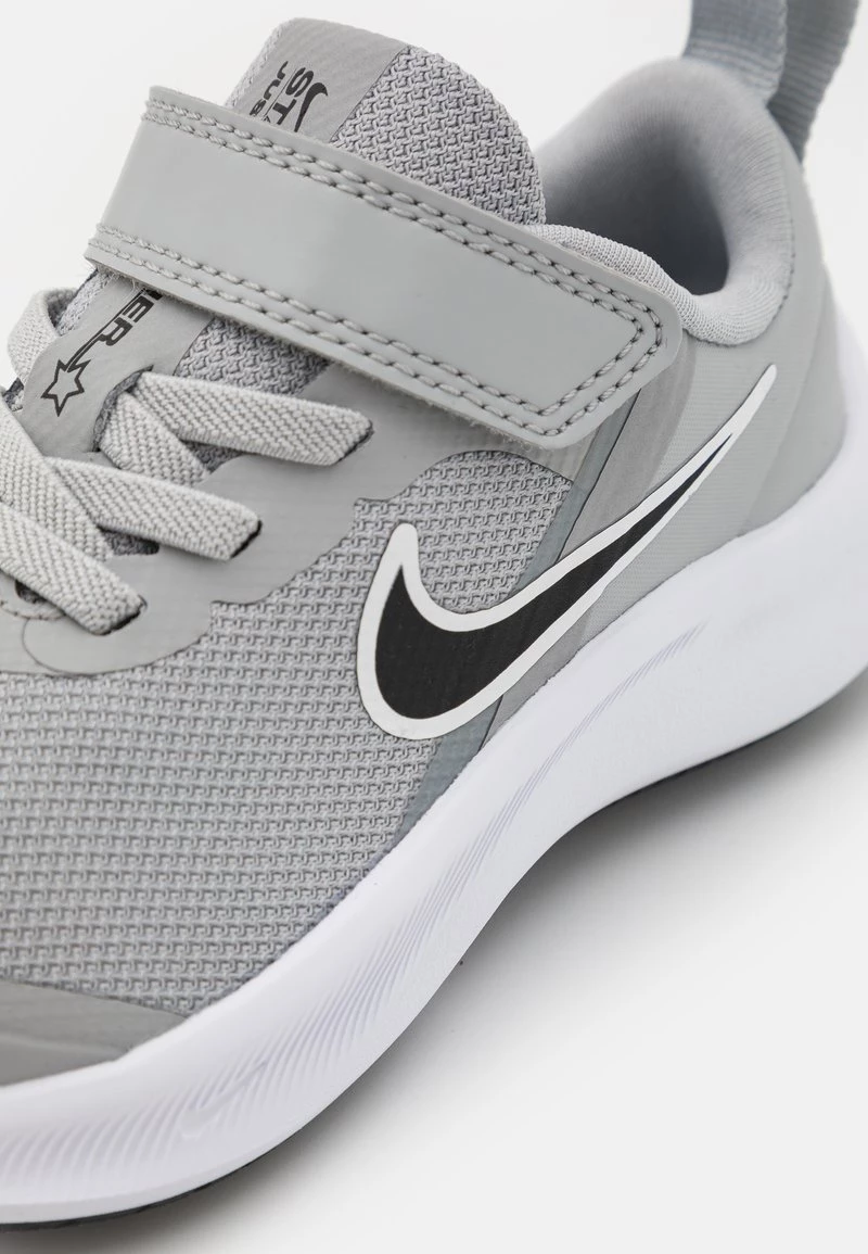 Nike Performance STAR RUNNER 3 UNISEX - Laufschuh Neutral - Light Smoke Grey/smoke Grey/black 6 Nike Performance STAR RUNNER 3 UNISEX - Laufschuh Neutral - Light Smoke Grey/smoke Grey/black – Bild 6