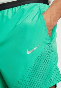 Nike Performance Herren M NK DF RDV FLX STRD - Kurze Sporthose - Roma Green/silver 9 Nike Performance Herren M NK DF RDV FLX STRD - Kurze Sporthose - Roma Green/silver -Angebote Nike Store 30f1de91d23d48be9f97c5e602a09d87